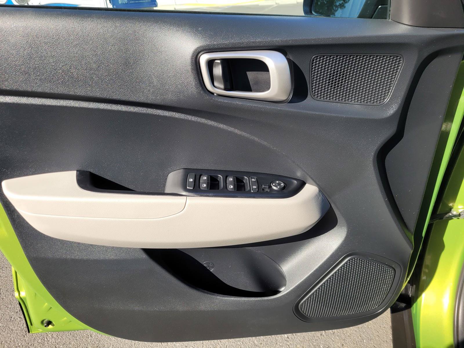 Used 2023 Hyundai Venue SEL FWD image 20