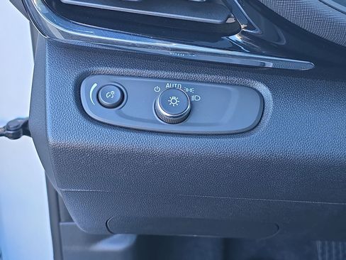 Used 2025 Buick Envista Sport Touring image 32