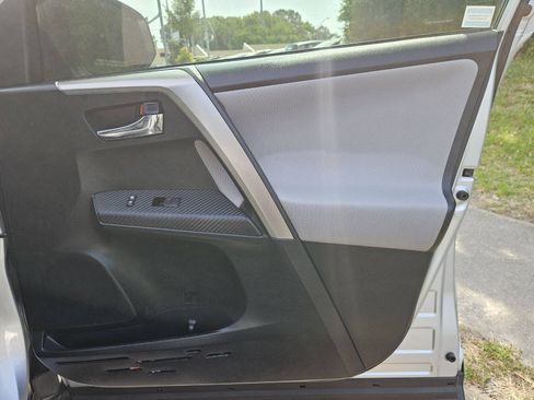 Used 2015 Toyota RAV4 XLE FWD image 20