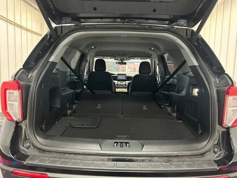 Used 2023 Ford Explorer XLT AWD/4WD image 16
