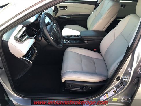 Used 2018 Toyota Avalon Limited w/ Carpet Mat Package FWD image 11