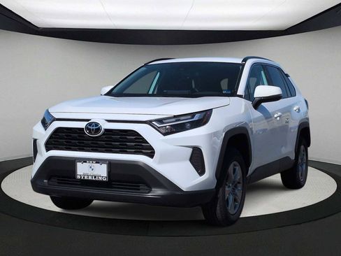 Used 2025 Toyota RAV4 XLE AWD/4WD image 4