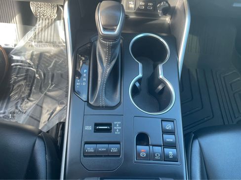 Used 2023 Toyota Highlander XLE image 25