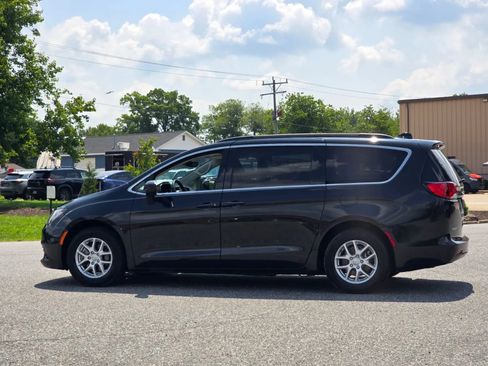 Used 2020 Chrysler Voyager Lxi FWD image 19
