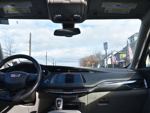 Used 2019 Cadillac XT4 Luxury w/ Cold Weather Package image 31