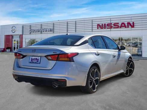 New 2025 Nissan Altima 2.5 SR image 6