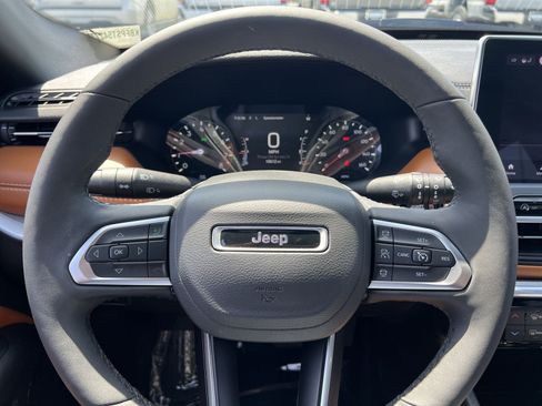 Used 2025 Jeep Compass Limited AWD/4WD image 16