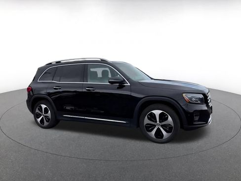 Used 2025 Mercedes-Benz GLB 250 image 2