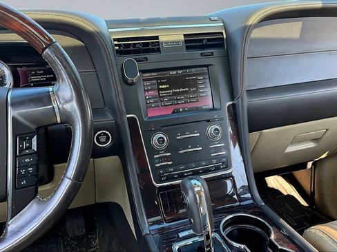 Used 2015 Lincoln Navigator 4WD w/ Equipment Group 101A Reserve image 9