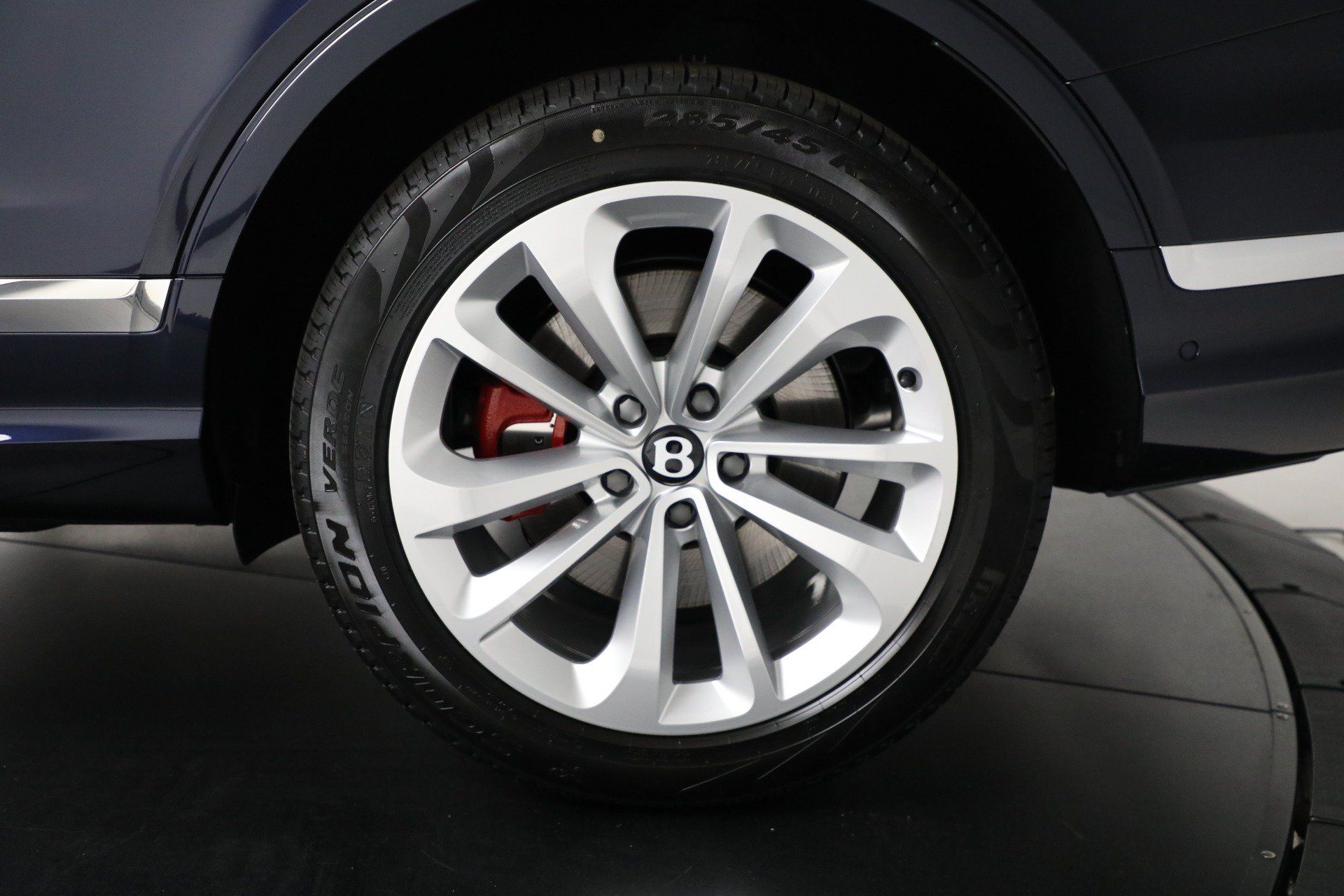 Used 2024 Bentley Bentayga Extended Wheelbase AWD/4WD image 47