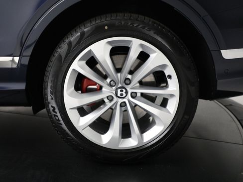 Used 2024 Bentley Bentayga Extended Wheelbase AWD/4WD image 47