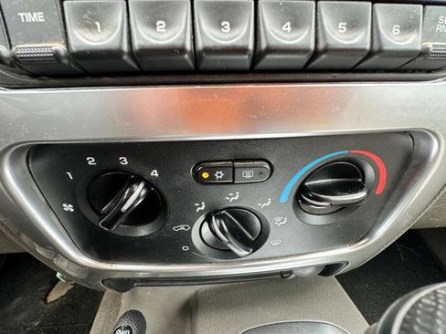 Used 2005 Jeep Liberty Limited AWD/4WD image 39