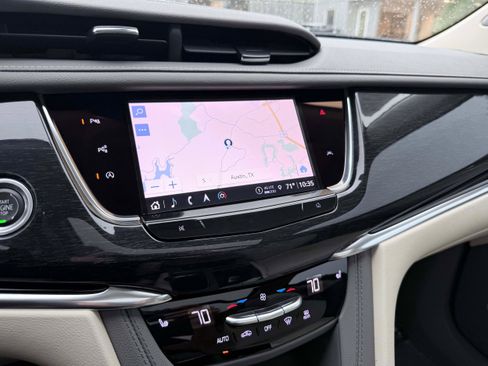 Used 2022 Cadillac XT6 Premium Luxury w/ Technology Package FWD image 23