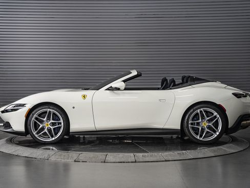 Used 2026 Ferrari Roma Spider RWD image 2