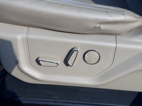 Used 2019 Ford F350 Lariat image 13