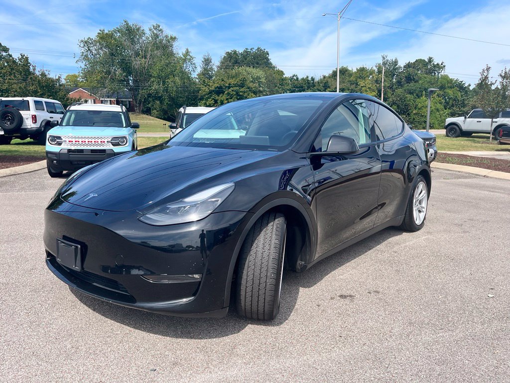 Used 2024 Tesla Model Y Long Range AWD/4WD image 3