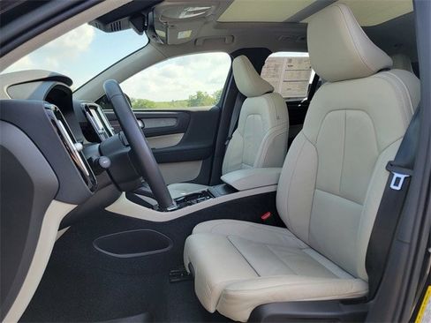 Used 2023 Volvo XC40 B5 Ultimate w/ Protection Package Premier image 20