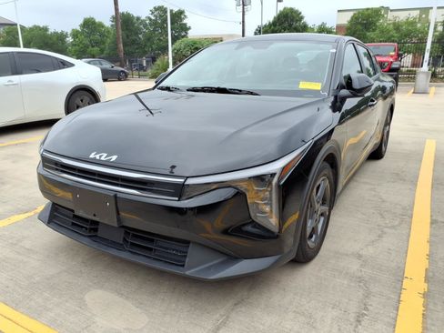 Used 2025 Kia K4 LXS FWD image 1