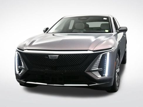 Certified 2025 Cadillac Lyriq Luxury AWD/4WD image 8