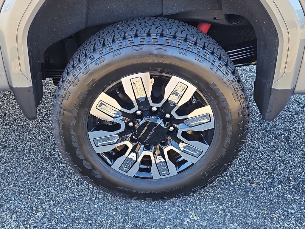 Used 2025 GMC Sierra 2500 Denali w/ Denali Reserve Package AWD/4WD image 8