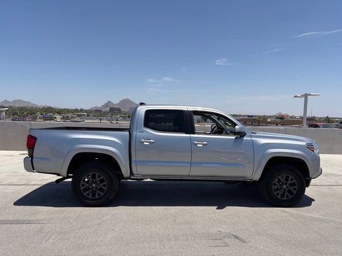 Used 2023 Toyota Tacoma SR5 w/ Technology Package AWD/4WD image 3