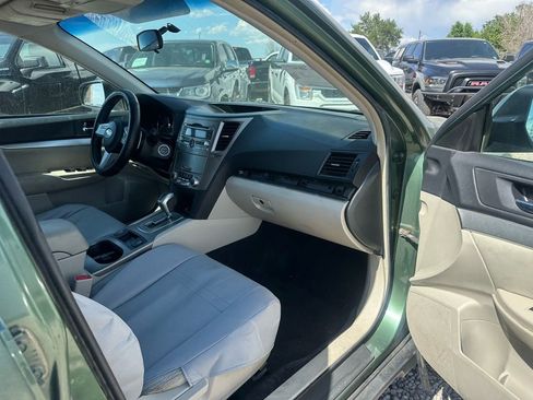 Used 2010 Subaru Outback 2.5i Premium AWD/4WD image 12