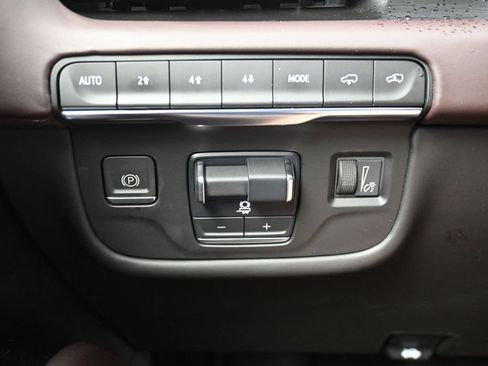 Used 2024 Cadillac Escalade ESV Sport Platinum w/ LPO, ONYX Package AWD/4WD image 21