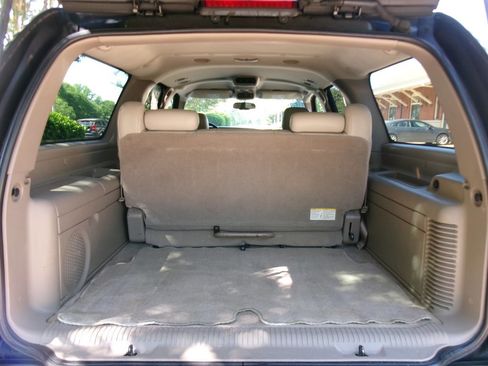 Used 2005 Chevrolet Suburban Z71 w/ Preferred Equipment Group image 34