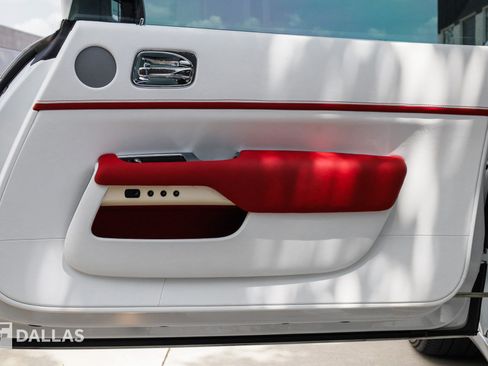 Used 2019 Rolls-Royce Wraith RWD image 30