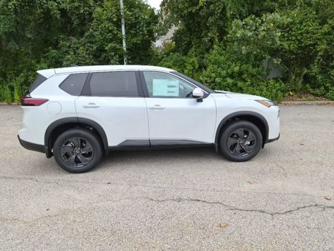 New 2026 Nissan Rogue SV AWD/4WD image 2