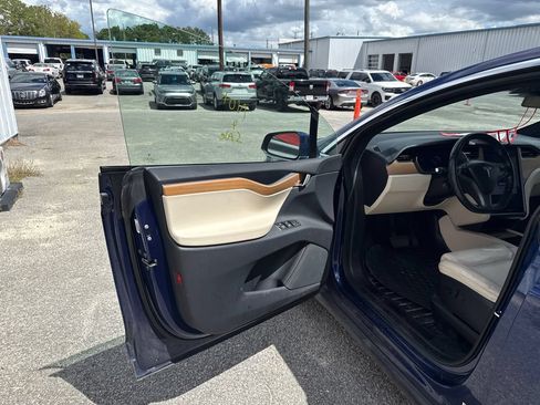 Used 2020 Tesla Model X Long Range AWD/4WD image 13