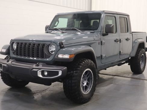 New 2025 Jeep Gladiator Sport image 6