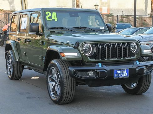Used 2024 Jeep Wrangler Unlimited w/ Convenience Group AWD/4WD image 3