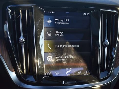 Used 2022 Volvo S60 B5 Momentum w/ Premium Package image 29