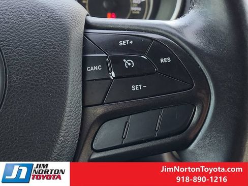 Used 2019 Jeep Cherokee Trailhawk w/ Comfort/Convenience Group AWD/4WD image 29