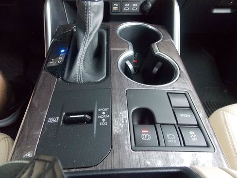 Used 2023 Toyota Highlander Limited FWD image 30