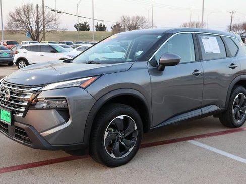 Certified 2025 Nissan Rogue SV image 3