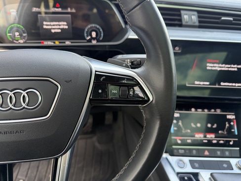 Used 2022 Audi e-tron Premium w/ Convenience Plus Package image 19
