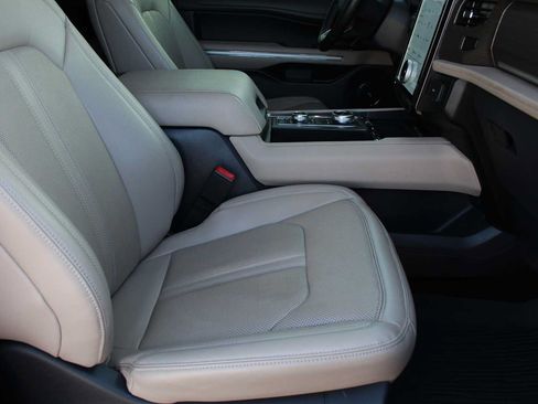 Used 2023 Ford Expedition Limited AWD/4WD image 18