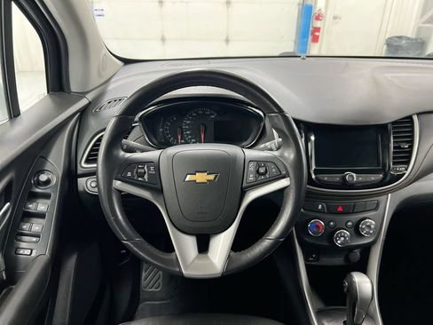 Used 2018 Chevrolet Trax LT w/ LT Convenience Package FWD image 11