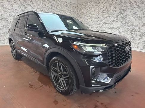 Used 2025 Ford Explorer ST-Line w/ Premium Package RWD image 9