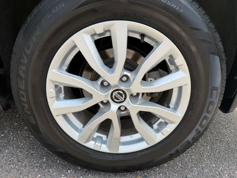 Used 2019 Nissan Rogue S w/ Special Edition Package FWD image 29