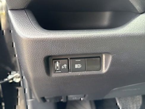 Used 2025 Toyota RAV4 XLE AWD/4WD image 20