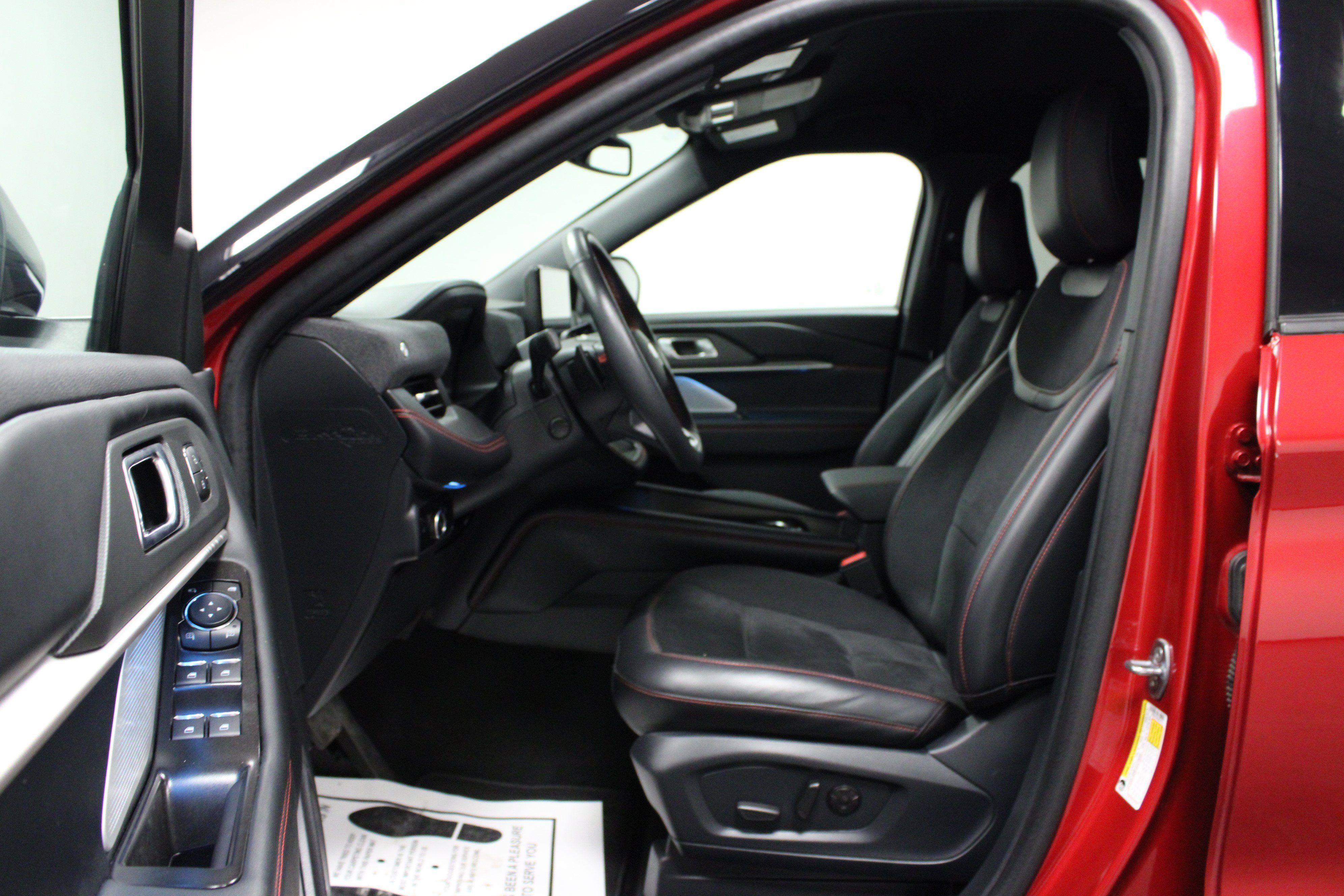Used 2025 Ford Explorer ST RWD image 12