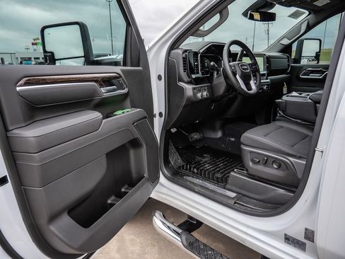 New 2026 GMC Sierra 3500 SLE w/ SLE Value Package AWD/4WD image 45
