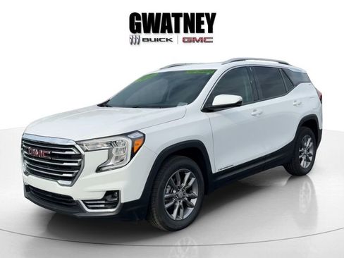 Used 2024 GMC Terrain SLT image 3