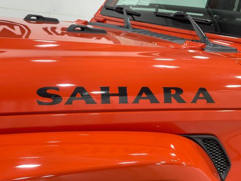 Used 2020 Jeep Wrangler Unlimited Sahara w/ Uconnect 4C Nav & Sound Group AWD/4WD image 38