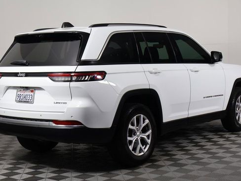 Used 2022 Jeep Grand Cherokee Limited w/ Luxury Tech Group II AWD/4WD image 4
