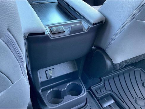 Certified 2024 Toyota Sienna Limited image 32