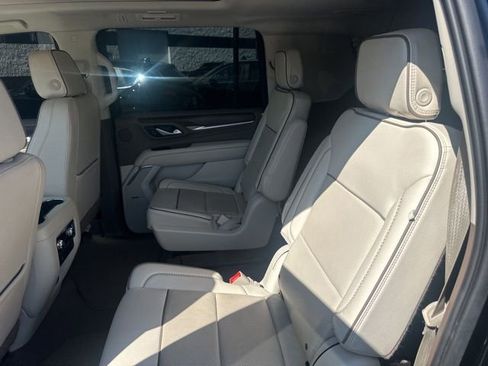 Used 2022 GMC Yukon XL Denali w/ Denali Premium Package image 20